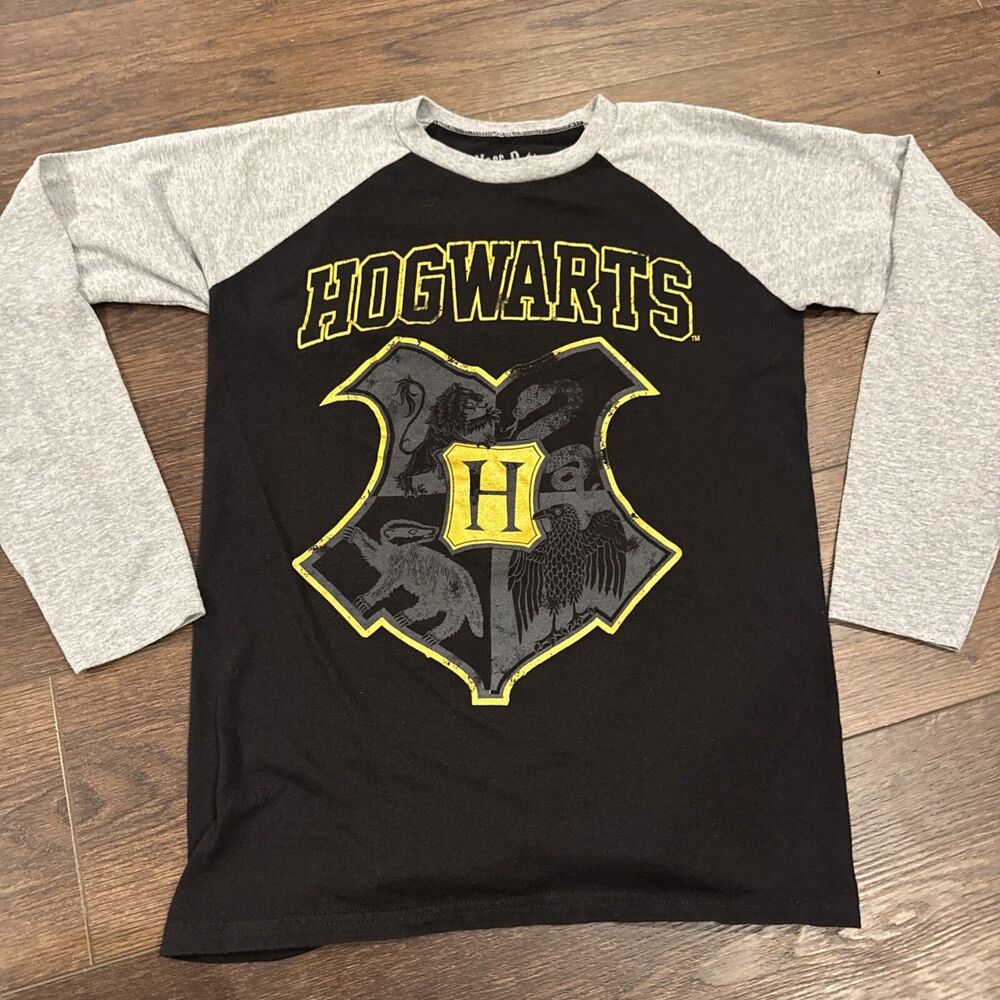 Harry Potter Womens' Hogwarts Crest Metallic Gold Long Sleeve Raglan T-Shirt; Lg